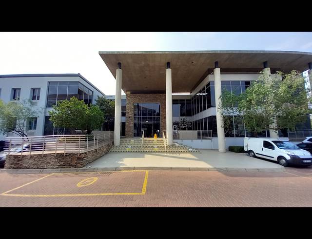 1,425M² OFFICE TO LET IN BRYANSTON